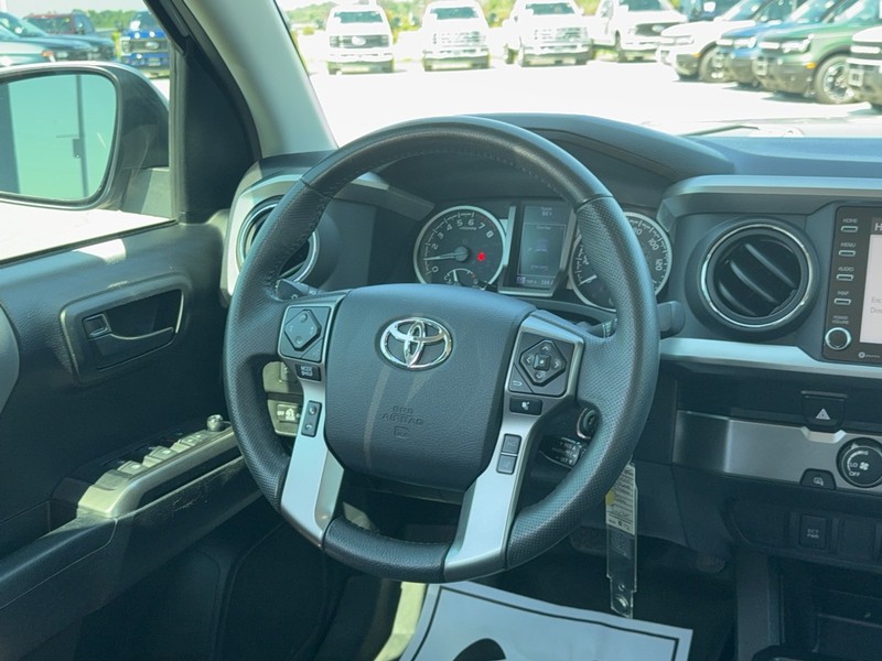 Toyota Tacoma 2WD Vehicle Full-screen Gallery Image 12