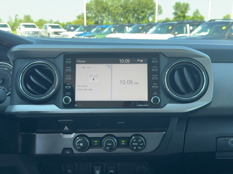 Toyota Tacoma 2WD Vehicle Full-screen Gallery Image 13