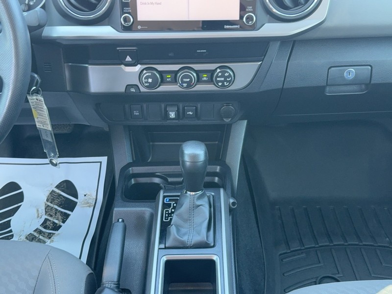Toyota Tacoma 2WD Vehicle Full-screen Gallery Image 14