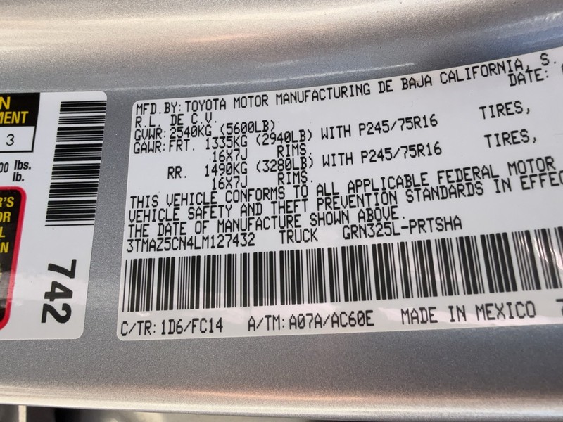 Toyota Tacoma 2WD Vehicle Full-screen Gallery Image 19