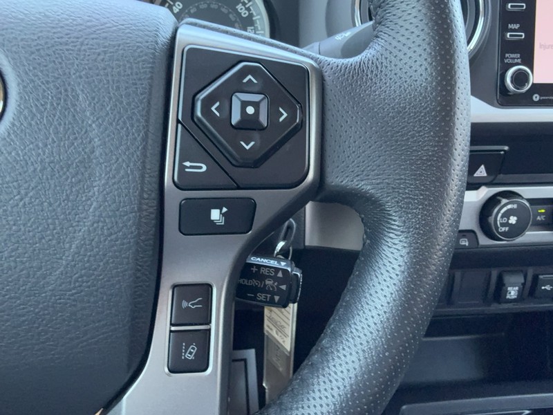 Toyota Tacoma 2WD Vehicle Full-screen Gallery Image 21