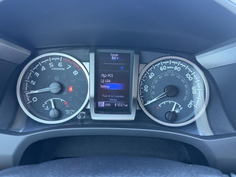 Toyota Tacoma 2WD Vehicle Full-screen Gallery Image 22