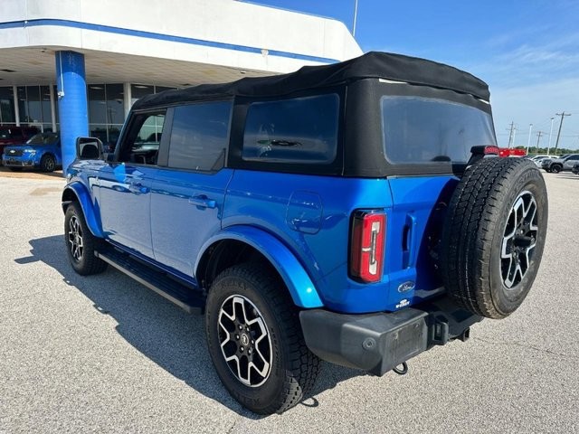 Ford Bronco Vehicle Full-screen Gallery Image 3
