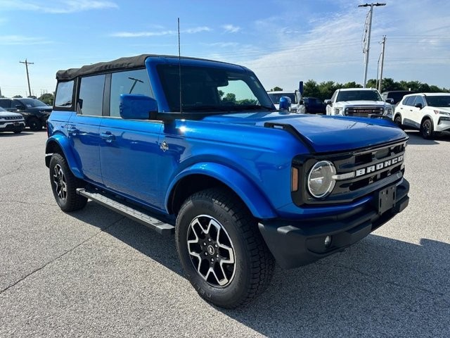 Ford Bronco Vehicle Full-screen Gallery Image 8