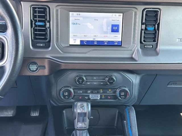Ford Bronco Vehicle Full-screen Gallery Image 13