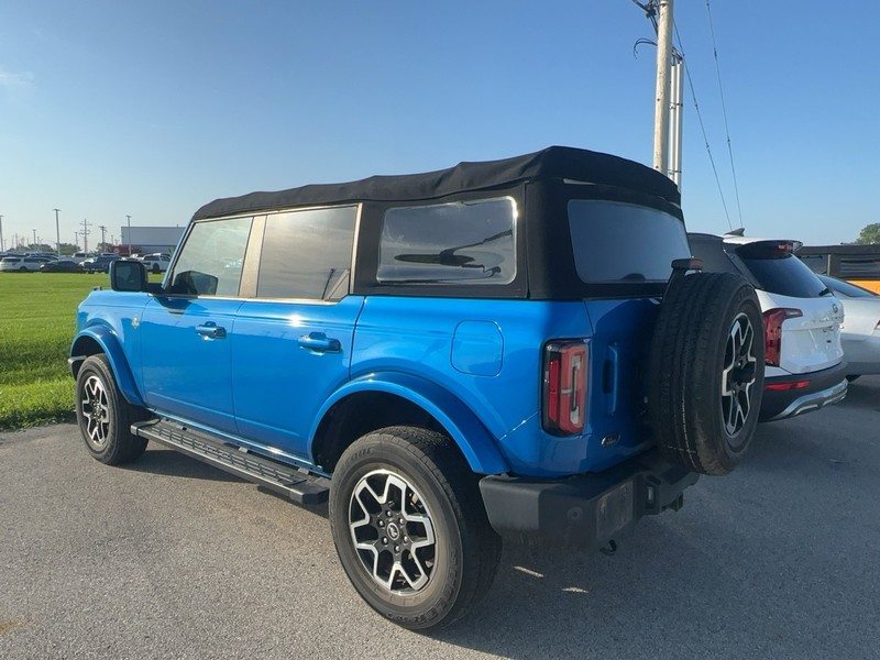 Ford Bronco Vehicle Full-screen Gallery Image 4