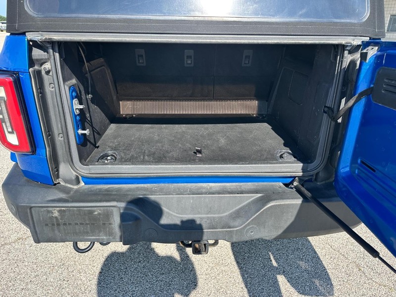 Ford Bronco Vehicle Full-screen Gallery Image 5