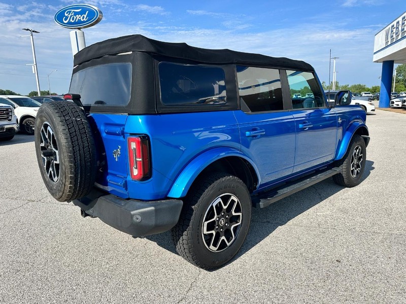 Ford Bronco Vehicle Full-screen Gallery Image 6