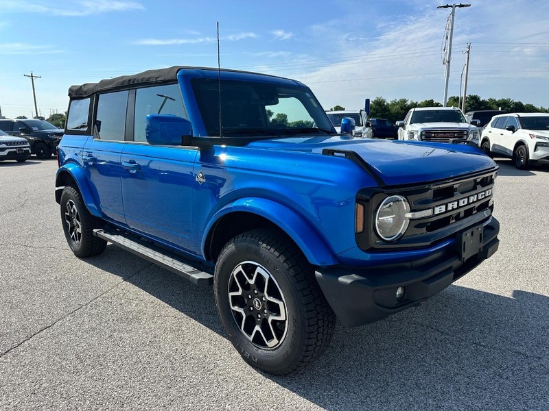 Ford Bronco Vehicle Full-screen Gallery Image 8