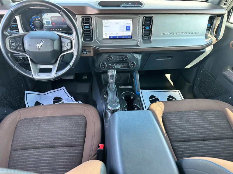 Ford Bronco Vehicle Full-screen Gallery Image 11