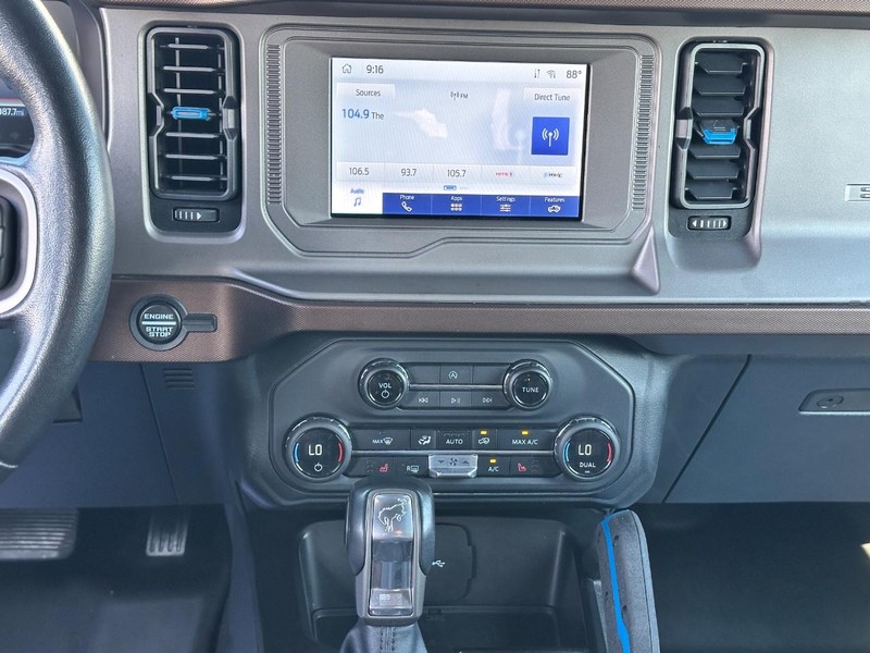 Ford Bronco Vehicle Full-screen Gallery Image 13
