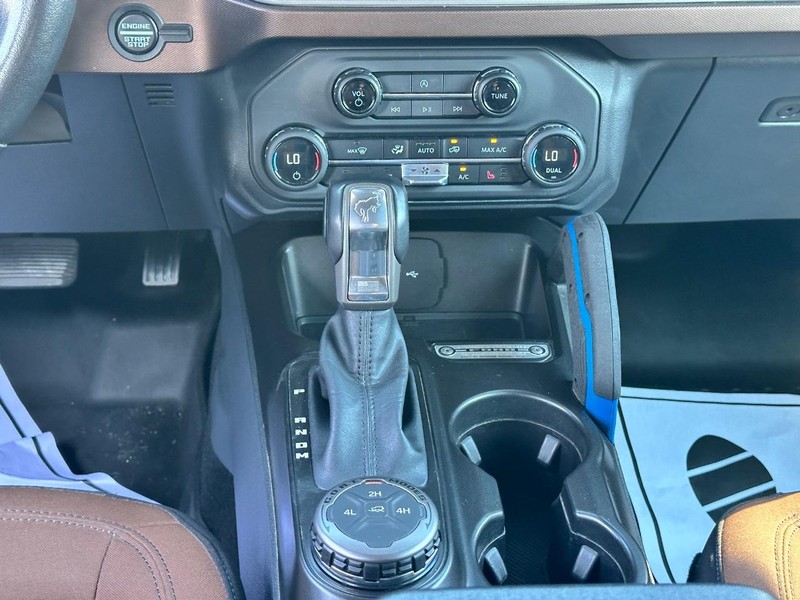 Ford Bronco Vehicle Full-screen Gallery Image 14