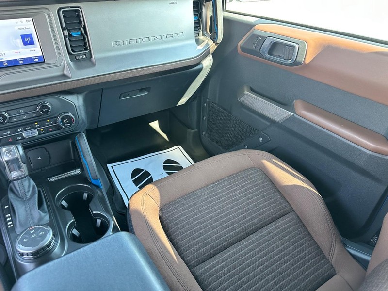 Ford Bronco Vehicle Full-screen Gallery Image 15