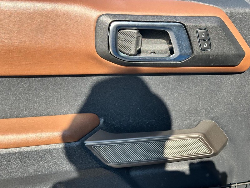Ford Bronco Vehicle Full-screen Gallery Image 16