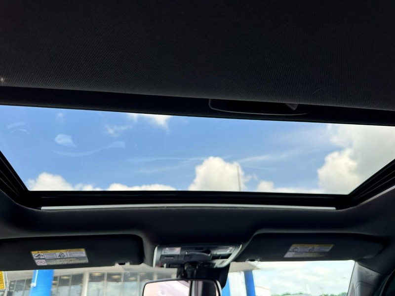 Toyota Tacoma 4WD Vehicle Full-screen Gallery Image 11