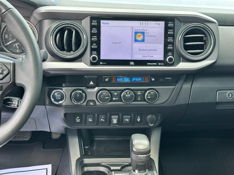 Toyota Tacoma 4WD Vehicle Full-screen Gallery Image 14