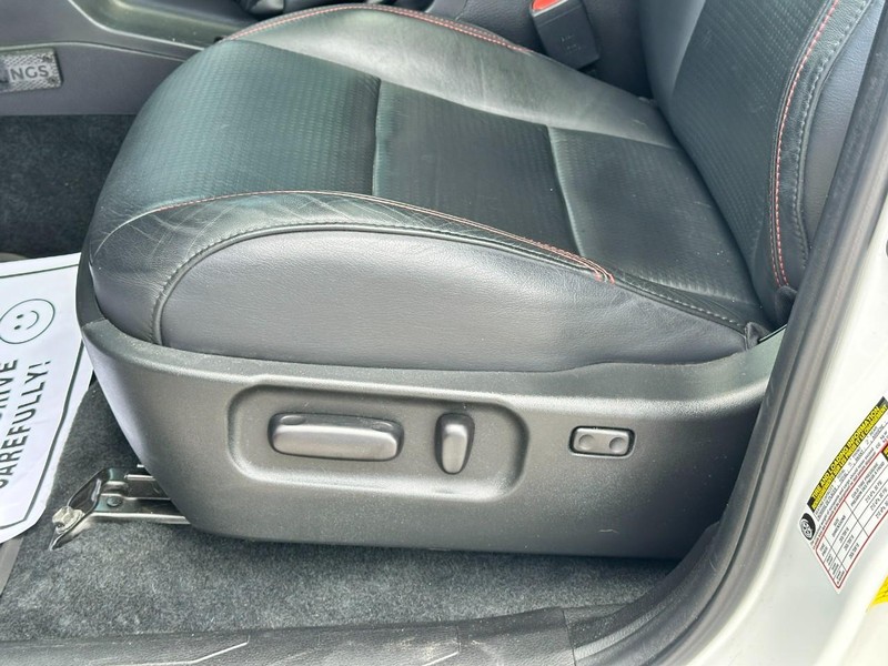 Toyota Tacoma 4WD Vehicle Full-screen Gallery Image 18