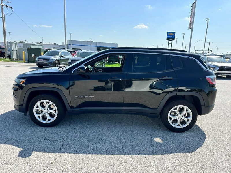 Jeep Compass Vehicle Full-screen Gallery Image 2