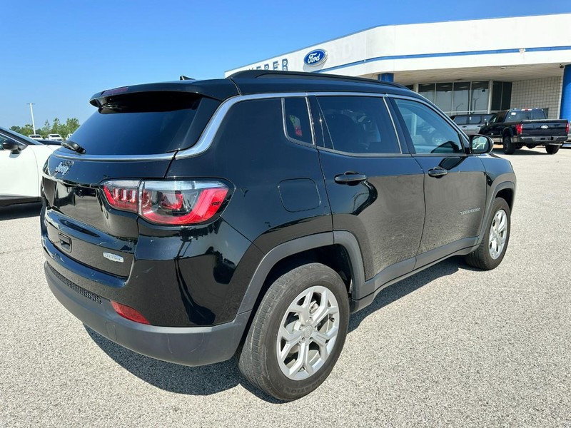 Jeep Compass Vehicle Full-screen Gallery Image 6