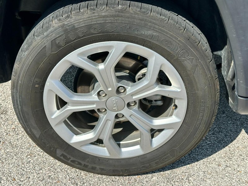 Jeep Compass Vehicle Full-screen Gallery Image 7
