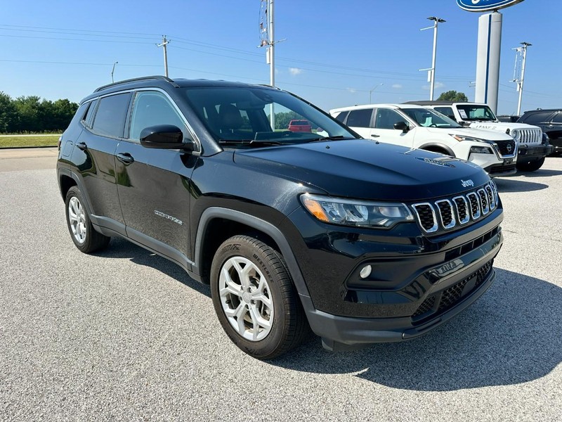 Jeep Compass Vehicle Full-screen Gallery Image 8