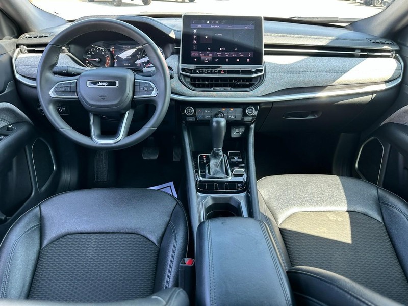 Jeep Compass Vehicle Full-screen Gallery Image 11