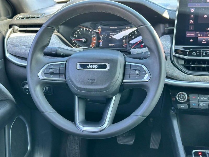 Jeep Compass Vehicle Full-screen Gallery Image 12