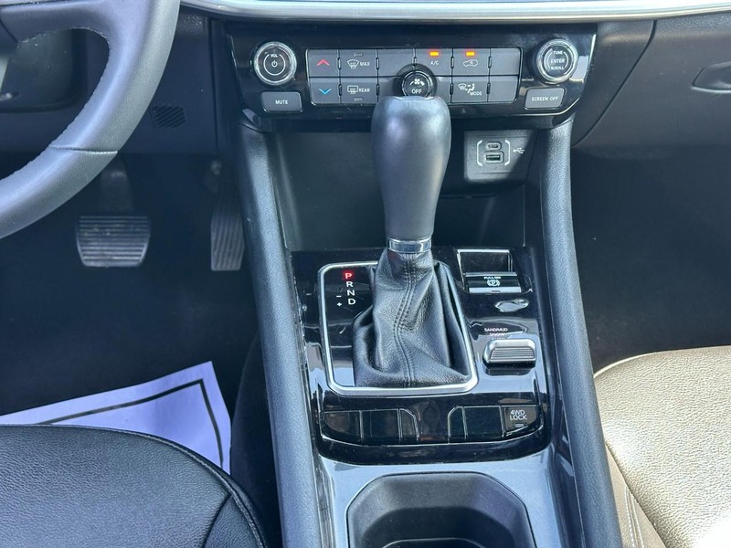 Jeep Compass Vehicle Full-screen Gallery Image 14
