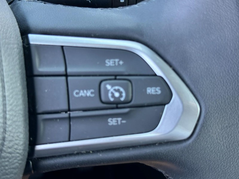 Jeep Compass Vehicle Full-screen Gallery Image 19