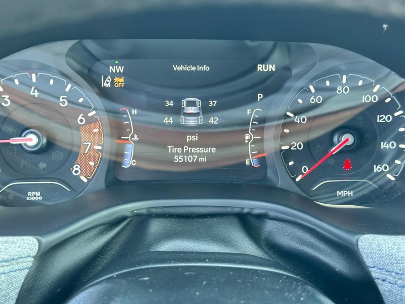 Jeep Compass Vehicle Full-screen Gallery Image 20