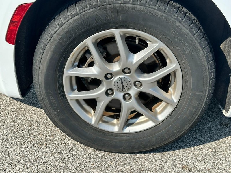 Chrysler Pacifica Vehicle Full-screen Gallery Image 7