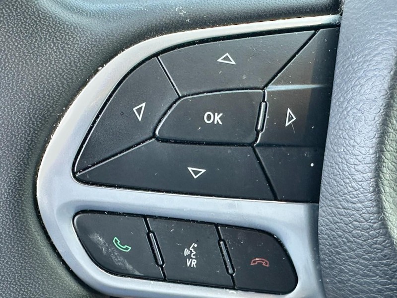 Chrysler Pacifica Vehicle Full-screen Gallery Image 20