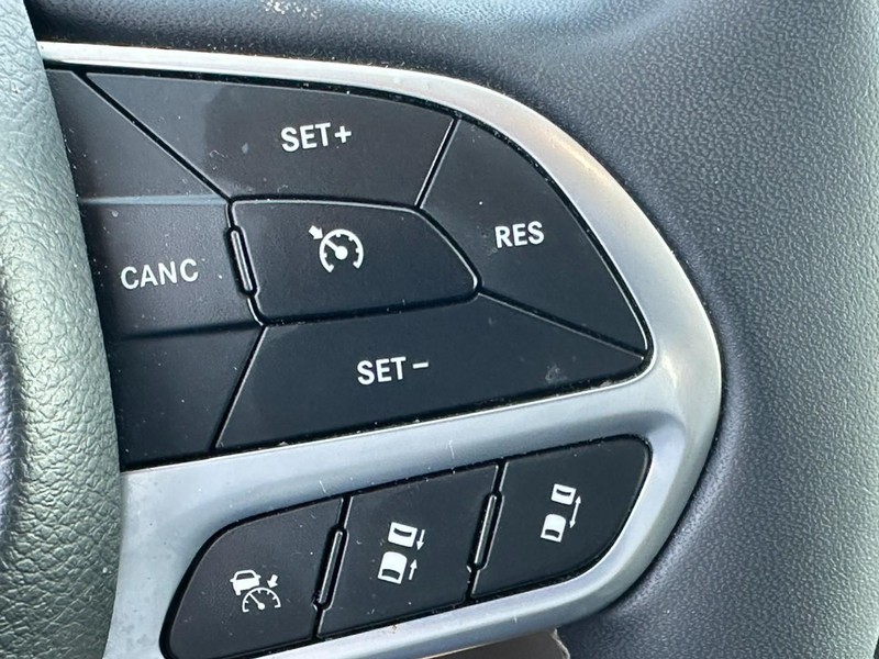 Chrysler Pacifica Vehicle Full-screen Gallery Image 21