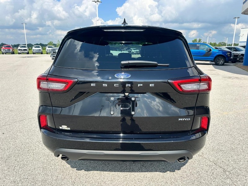 Ford Escape Vehicle Full-screen Gallery Image 4