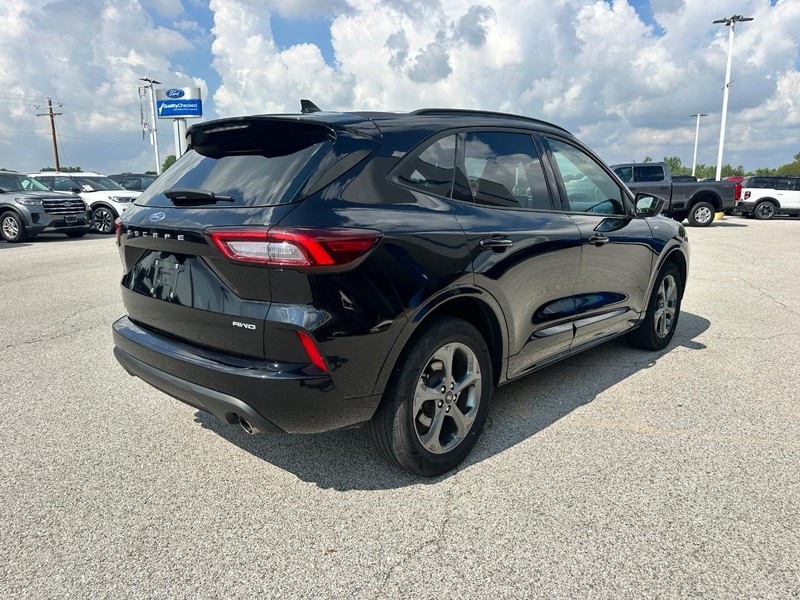Ford Escape Vehicle Full-screen Gallery Image 6