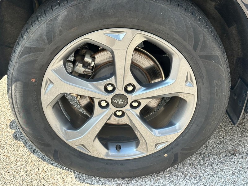 Ford Escape Vehicle Full-screen Gallery Image 7