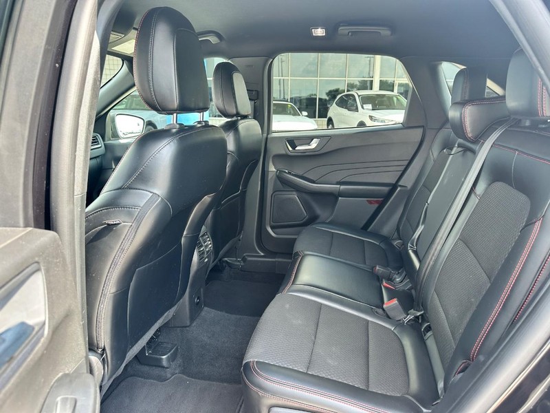 Ford Escape Vehicle Full-screen Gallery Image 10