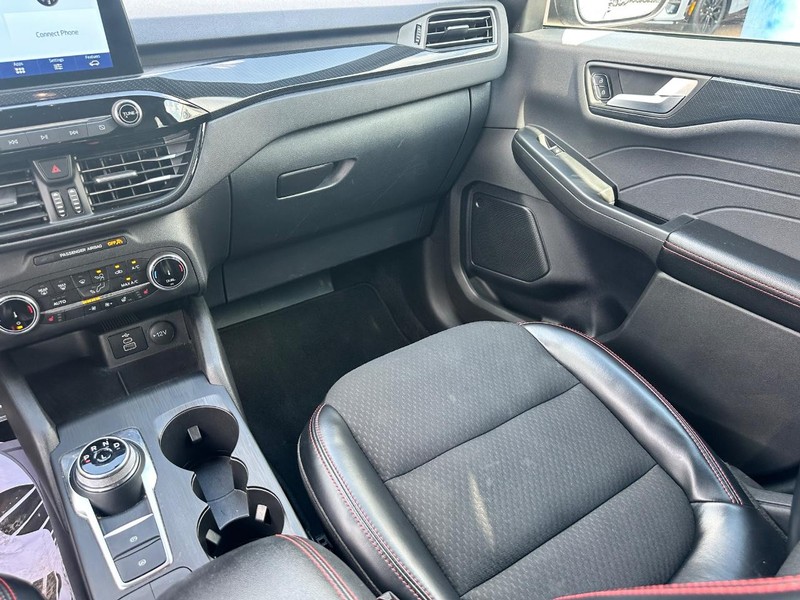 Ford Escape Vehicle Full-screen Gallery Image 15
