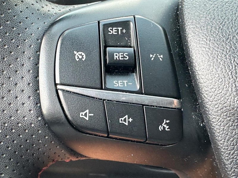Ford Escape Vehicle Full-screen Gallery Image 18