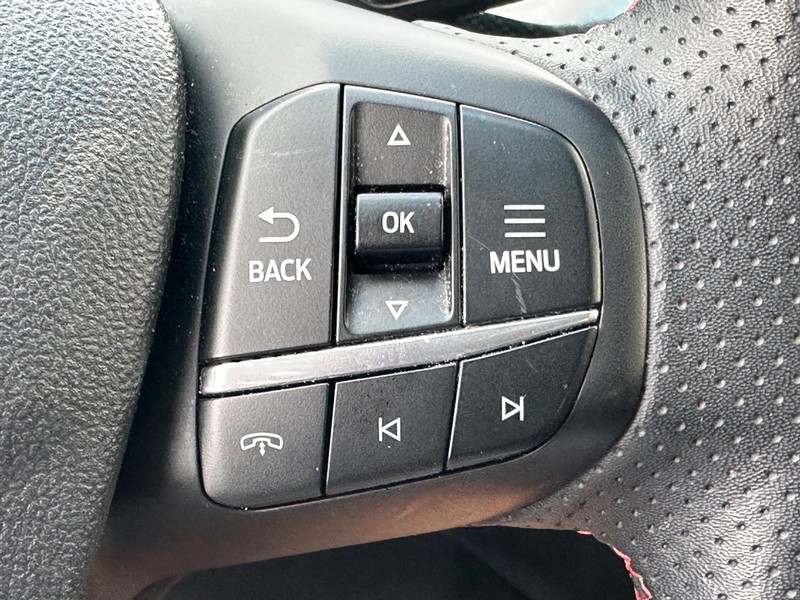 Ford Escape Vehicle Full-screen Gallery Image 19