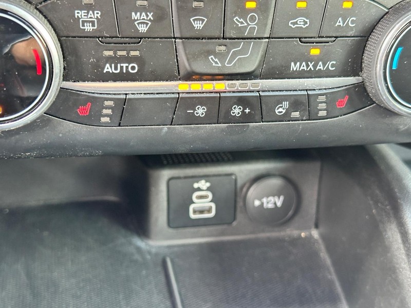 Ford Escape Vehicle Full-screen Gallery Image 21