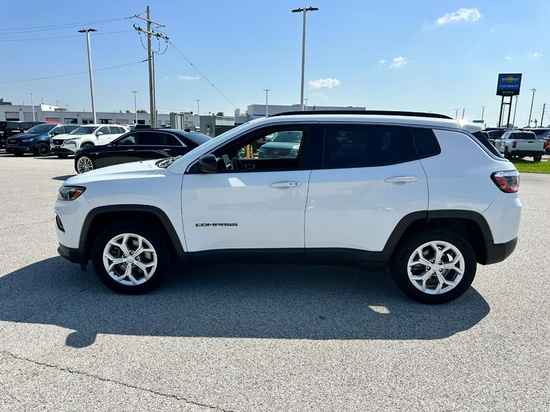 Jeep Compass Vehicle Full-screen Gallery Image 2
