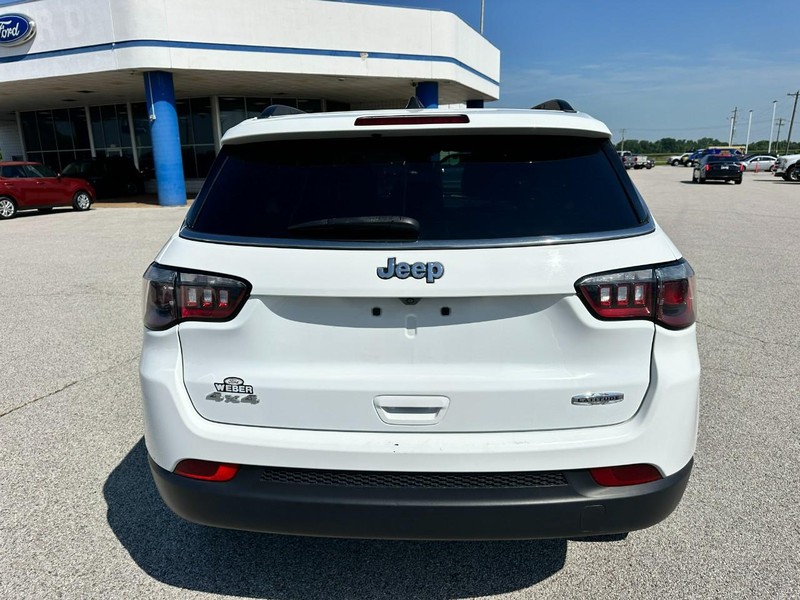 Jeep Compass Vehicle Full-screen Gallery Image 4