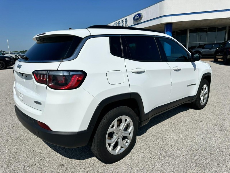 Jeep Compass Vehicle Full-screen Gallery Image 6