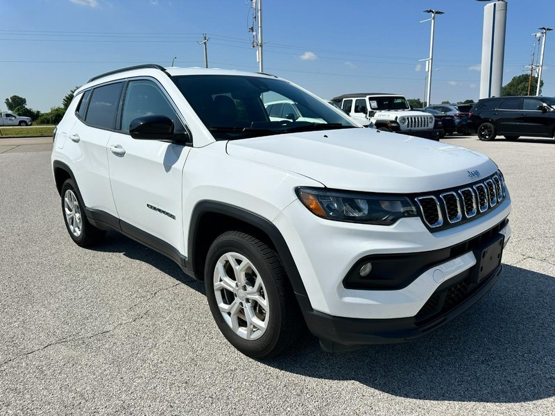 Jeep Compass Vehicle Full-screen Gallery Image 8