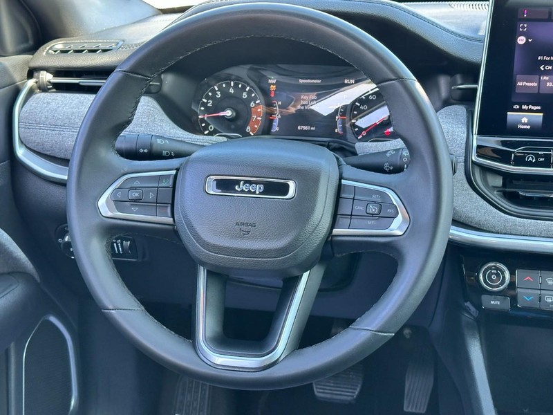 Jeep Compass Vehicle Full-screen Gallery Image 12