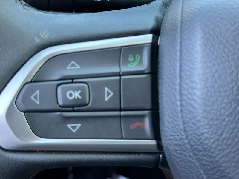 Jeep Compass Vehicle Full-screen Gallery Image 18