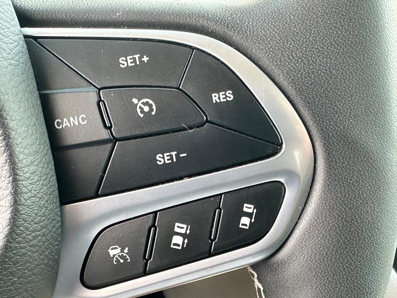 Chrysler Pacifica Vehicle Full-screen Gallery Image 21