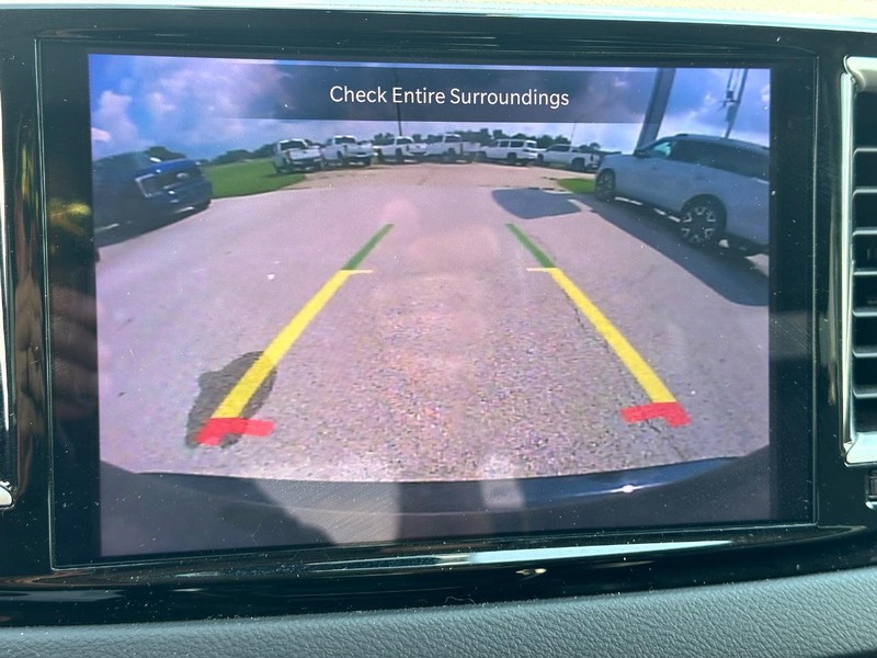 Chrysler Pacifica Vehicle Full-screen Gallery Image 23