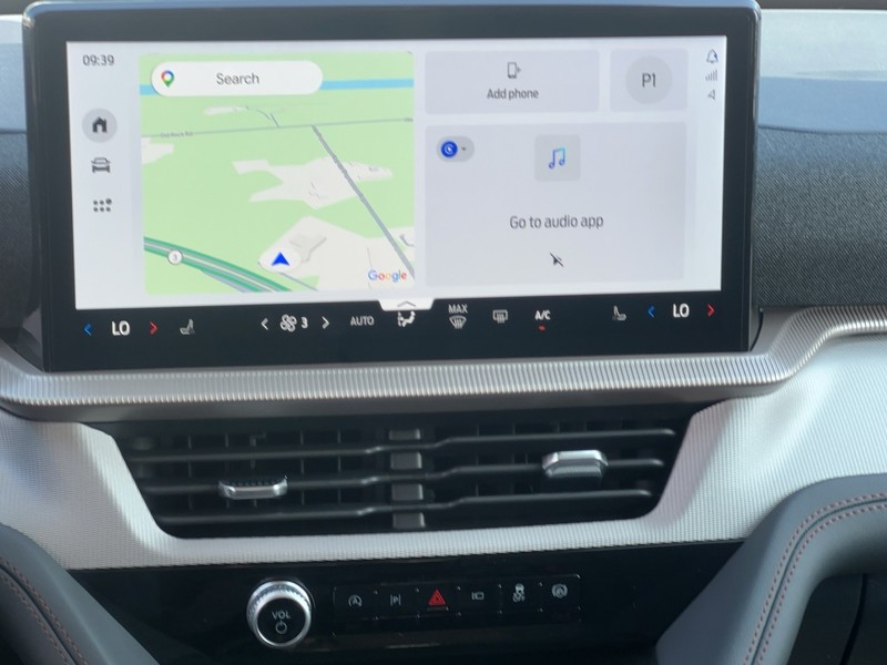 Ford Explorer Vehicle Full-screen Gallery Image 8
